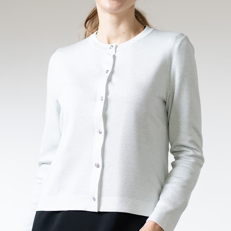 Gentle and beautiful lines, reminiscent of hand-knitting.